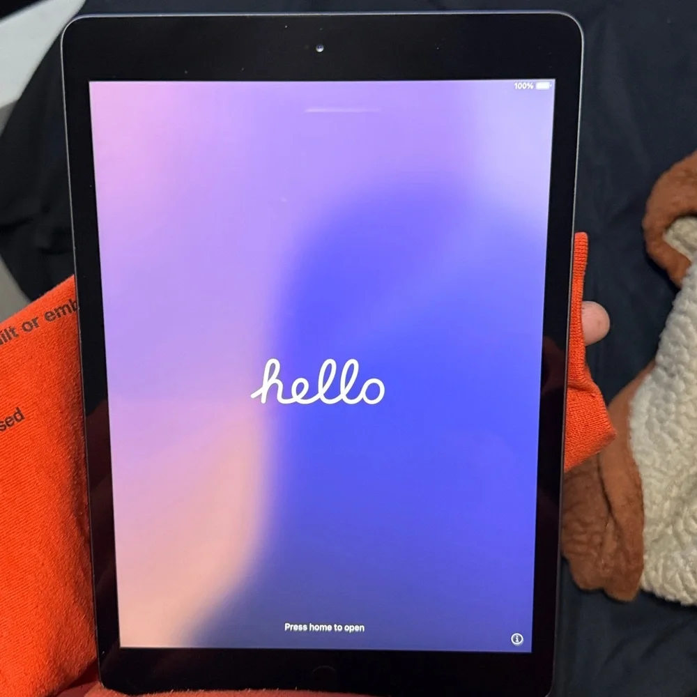 7th Gen Ipad 32G silver